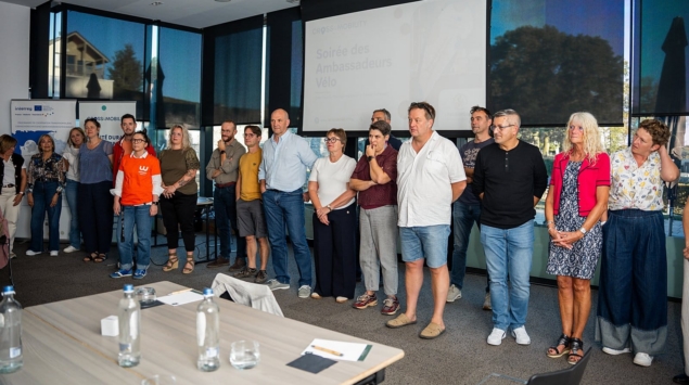 Groupe de participants réunis pour la soirée de lancement du réseau d'ambassadeurs vélo de CROSS4MOBILITY